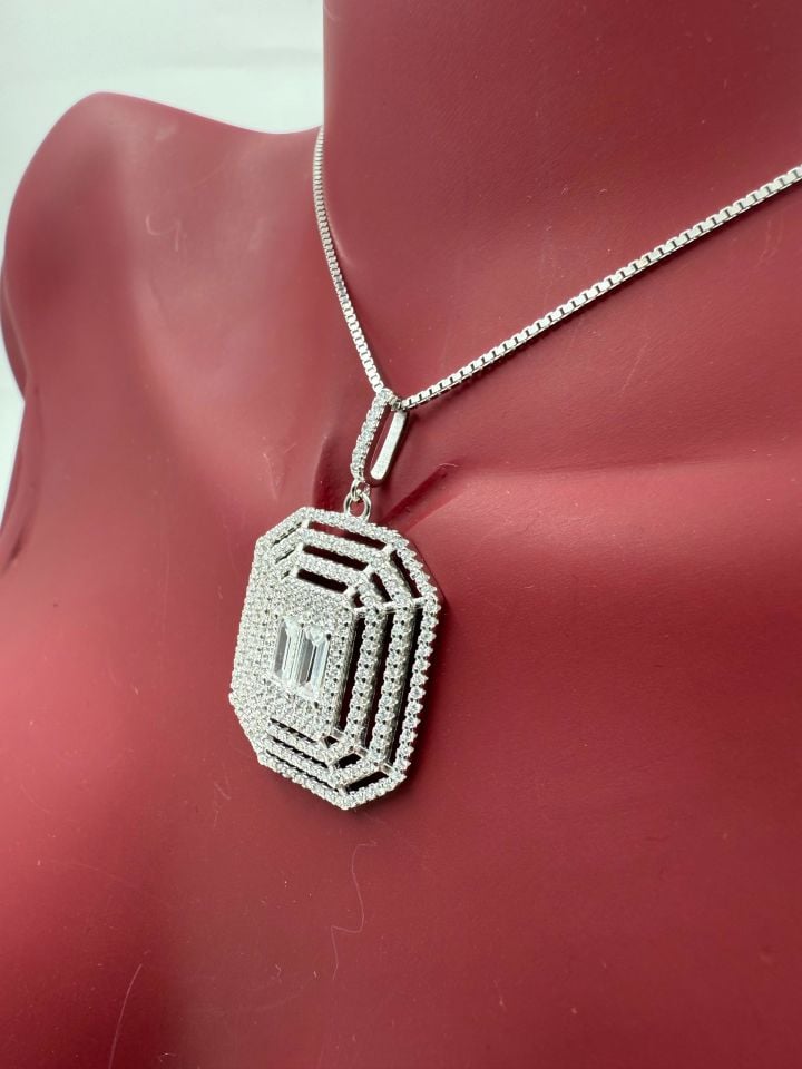 Baget model Mozanit taşlı kolye