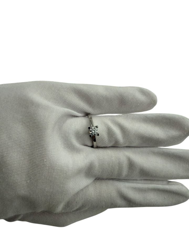 0.50ct Tektaş takoz tırnak yüzük