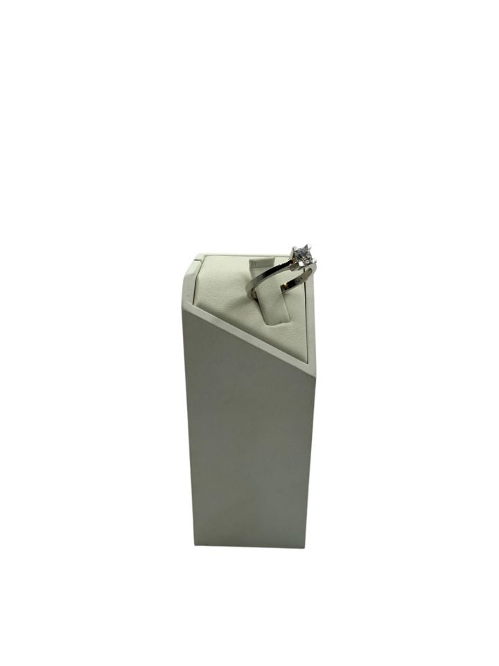 0.50ct Tektaş takoz tırnak yüzük
